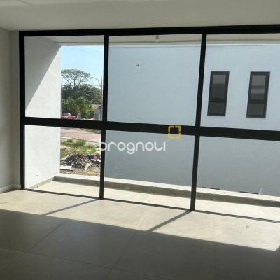 Casa com 175m², 3 quartos (sendo 1 suíte), 2 garagens, no bairro São João do Rio Vermelho em Florianópolis