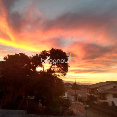 Casa com 191m², 4 quartos (sendo 1 suíte), 2 garagens, no bairro Canto em Florianópolis