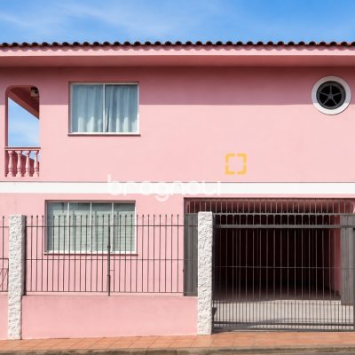Casa com 191m², 4 quartos (sendo 1 suíte), 2 garagens, no bairro Canto em Florianópolis