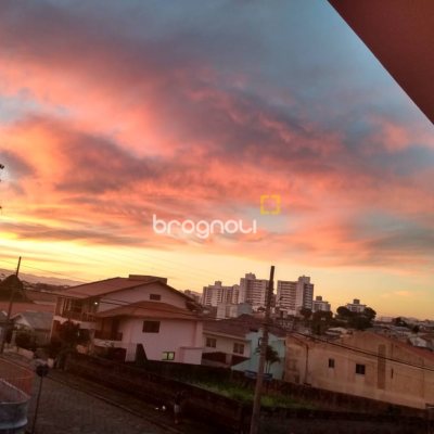 Casa com 191m², 4 quartos (sendo 1 suíte), 2 garagens, no bairro Canto em Florianópolis
