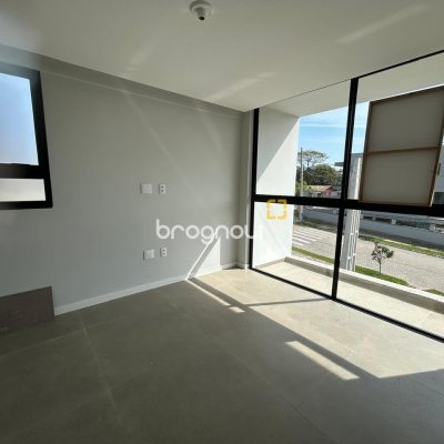 Casa com 175m², 3 quartos (sendo 1 suíte), 2 garagens, no bairro São João do Rio Vermelho em Florianópolis