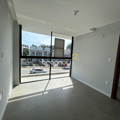 Casa com 175m², 3 quartos (sendo 1 suíte), 2 garagens, no bairro São João do Rio Vermelho em Florianópolis