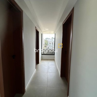 Casa com 175m², 3 quartos (sendo 1 suíte), 2 garagens, no bairro São João do Rio Vermelho em Florianópolis