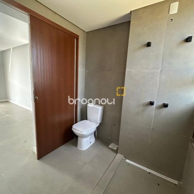 Casa com 175m², 3 quartos (sendo 1 suíte), 2 garagens, no bairro São João do Rio Vermelho em Florianópolis