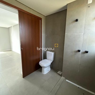 Casa com 175m², 3 quartos (sendo 1 suíte), 2 garagens, no bairro São João do Rio Vermelho em Florianópolis