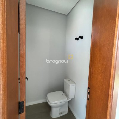 Casa com 175m², 3 quartos (sendo 1 suíte), 2 garagens, no bairro São João do Rio Vermelho em Florianópolis
