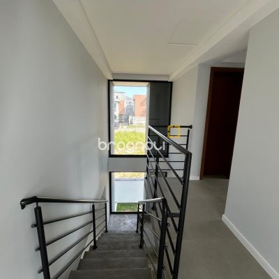 Casa com 175m², 3 quartos (sendo 1 suíte), 2 garagens, no bairro São João do Rio Vermelho em Florianópolis