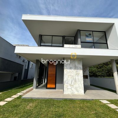 Casa com 175m², 3 quartos (sendo 1 suíte), 2 garagens, no bairro São João do Rio Vermelho em Florianópolis