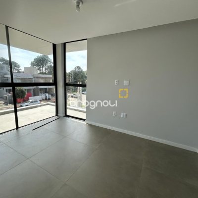 Casa com 175m², 3 quartos (sendo 1 suíte), 2 garagens, no bairro São João do Rio Vermelho em Florianópolis