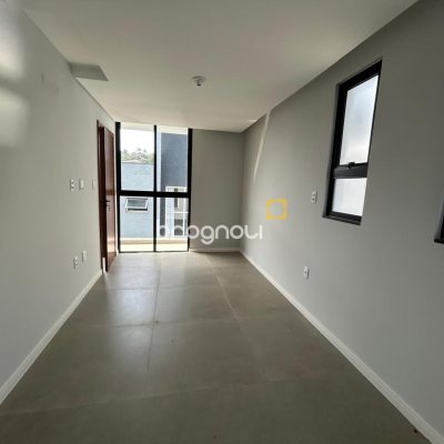 Casa com 175m², 3 quartos (sendo 1 suíte), 2 garagens, no bairro São João do Rio Vermelho em Florianópolis
