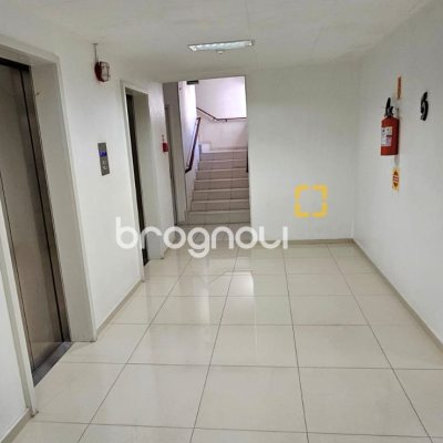 Sala com 60m², no bairro Centro em Florianópolis