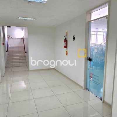 Sala com 60m², no bairro Centro em Florianópolis