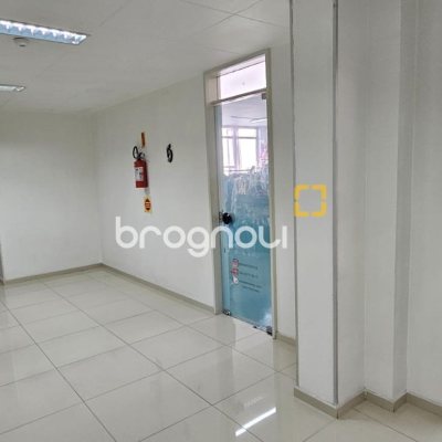 Sala com 60m², no bairro Centro em Florianópolis