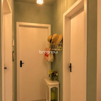 Apartamento com 78m², 2 quartos (sendo 1 suíte), 1 garagem, no bairro Costeira do Pirajubaé em Florianópolis