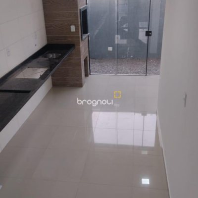 Casa com 109m², 3 quartos (sendo 1 suíte), 1 garagem, no bairro São João do Rio Vermelho em Florianópolis