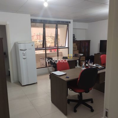 Sala com 29m², 1 garagem, no bairro Capoeiras em Florianópolis