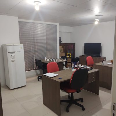 Sala com 29m², 1 garagem, no bairro Capoeiras em Florianópolis