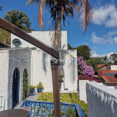 Casa com 284m², 5 quartos (sendo 1 suíte), 1 garagem, no bairro Saco dos Limões em Florianópolis