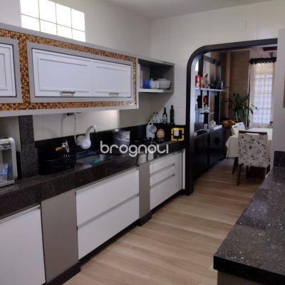 Casa com 284m², 5 quartos (sendo 1 suíte), 1 garagem, no bairro Saco dos Limões em Florianópolis