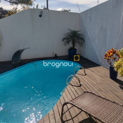 Casa com 284m², 5 quartos (sendo 1 suíte), 1 garagem, no bairro Saco dos Limões em Florianópolis