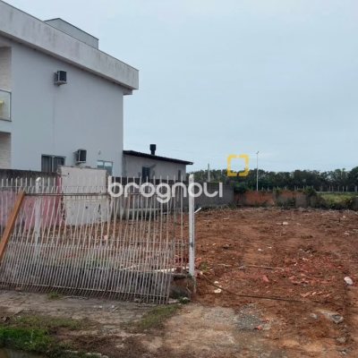 Terreno com 369m², no bairro Carianos em Florianópolis