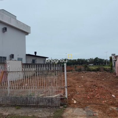 Terreno com 369m², no bairro Carianos em Florianópolis
