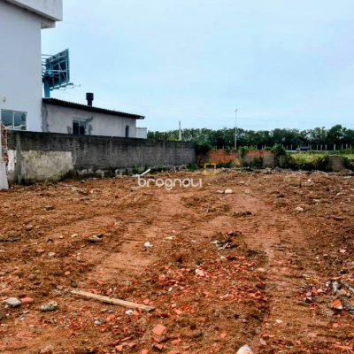 Terreno com 369m², no bairro Carianos em Florianópolis