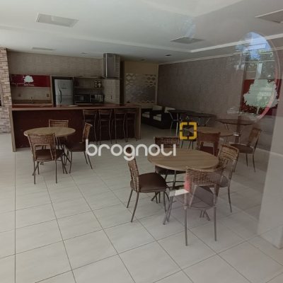 Casa com 248m², 3 quartos (sendo 3 suítes), 2 garagens, no bairro São João do Rio Vermelho em Florianópolis