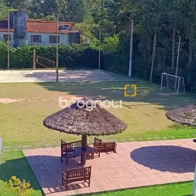 Casa com 248m², 3 quartos (sendo 3 suítes), 2 garagens, no bairro São João do Rio Vermelho em Florianópolis