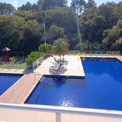 Casa com 248m², 3 quartos (sendo 3 suítes), 2 garagens, no bairro São João do Rio Vermelho em Florianópolis