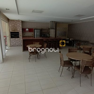 Casa com 248m², 3 quartos (sendo 3 suítes), 2 garagens, no bairro São João do Rio Vermelho em Florianópolis