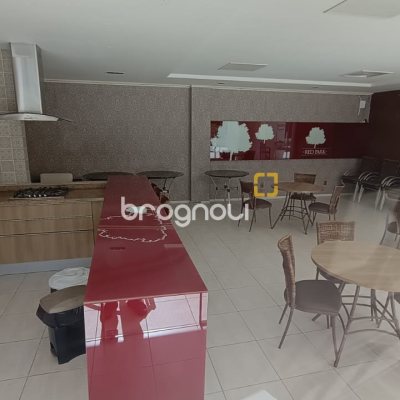 Casa com 248m², 3 quartos (sendo 3 suítes), 2 garagens, no bairro São João do Rio Vermelho em Florianópolis
