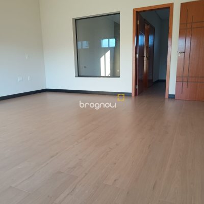 Casa com 248m², 3 quartos (sendo 3 suítes), 2 garagens, no bairro São João do Rio Vermelho em Florianópolis