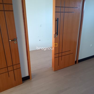 Casa com 248m², 3 quartos (sendo 3 suítes), 2 garagens, no bairro São João do Rio Vermelho em Florianópolis