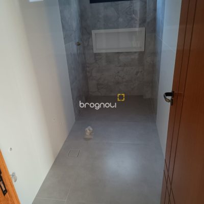 Casa com 248m², 3 quartos (sendo 3 suítes), 2 garagens, no bairro São João do Rio Vermelho em Florianópolis