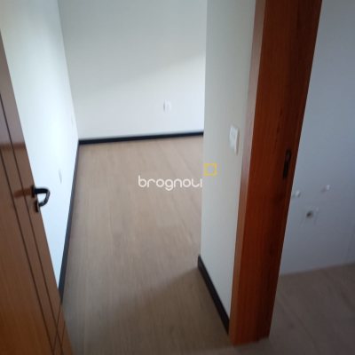Casa com 248m², 3 quartos (sendo 3 suítes), 2 garagens, no bairro São João do Rio Vermelho em Florianópolis
