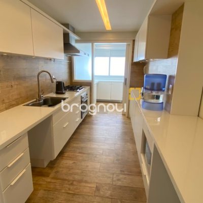 Apartamento com 168m², 3 quartos (sendo 3 suítes), 2 garagens, no bairro Agronômica em Florianópolis