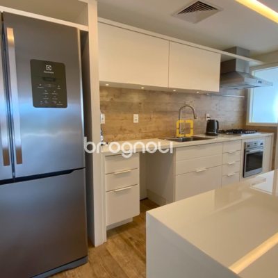 Apartamento com 168m², 3 quartos (sendo 3 suítes), 2 garagens, no bairro Agronômica em Florianópolis