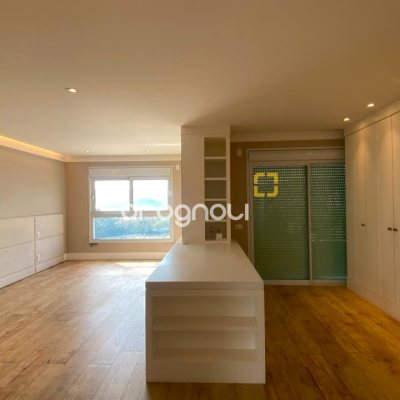 Apartamento com 168m², 3 quartos (sendo 3 suítes), 2 garagens, no bairro Agronômica em Florianópolis