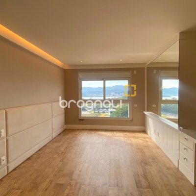 Apartamento com 168m², 3 quartos (sendo 3 suítes), 2 garagens, no bairro Agronômica em Florianópolis