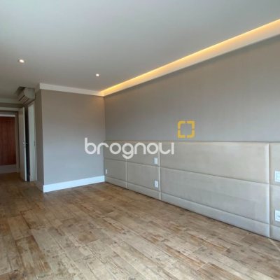 Apartamento com 168m², 3 quartos (sendo 3 suítes), 2 garagens, no bairro Agronômica em Florianópolis