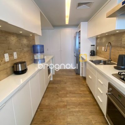 Apartamento com 168m², 3 quartos (sendo 3 suítes), 2 garagens, no bairro Agronômica em Florianópolis