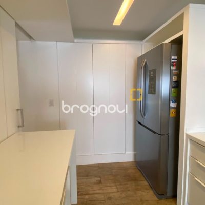 Apartamento com 168m², 3 quartos (sendo 3 suítes), 2 garagens, no bairro Agronômica em Florianópolis