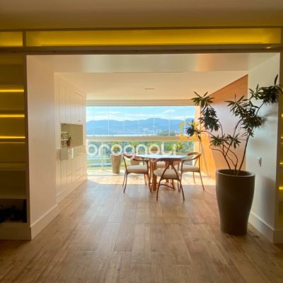 Apartamento com 168m², 3 quartos (sendo 3 suítes), 2 garagens, no bairro Agronômica em Florianópolis