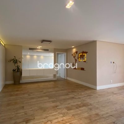 Apartamento com 168m², 3 quartos (sendo 3 suítes), 2 garagens, no bairro Agronômica em Florianópolis