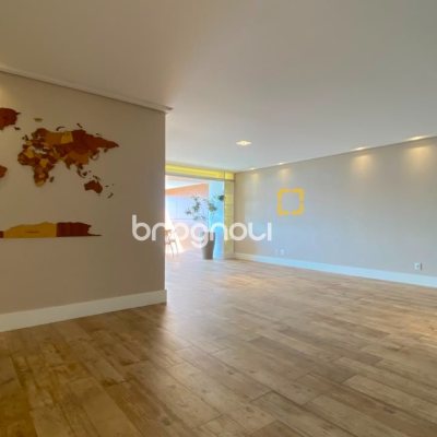 Apartamento com 168m², 3 quartos (sendo 3 suítes), 2 garagens, no bairro Agronômica em Florianópolis