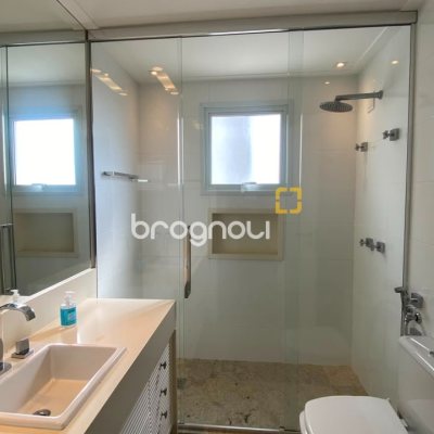 Apartamento com 168m², 3 quartos (sendo 3 suítes), 2 garagens, no bairro Agronômica em Florianópolis