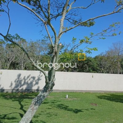Casa de Condomínio com 248m², 4 quartos (sendo 3 suítes), 2 garagens, no bairro Vargem Pequena em Florianópolis