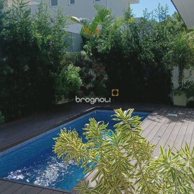 Casa de Condomínio com 248m², 4 quartos (sendo 3 suítes), 2 garagens, no bairro Vargem Pequena em Florianópolis
