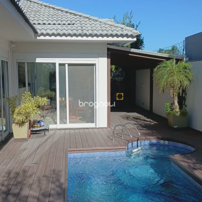 Casa de Condomínio com 248m², 4 quartos (sendo 3 suítes), 2 garagens, no bairro Vargem Pequena em Florianópolis